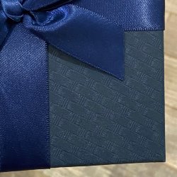 Коробка подарочная синяя 15х15х7см