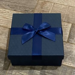 Коробка подарочная синяя 15х15х7см