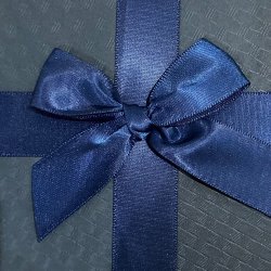 Коробка подарочная синяя 15х15х7см