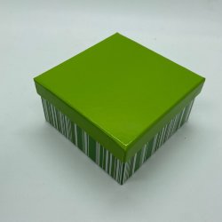 Подарочная коробка "Салатовые полоски"